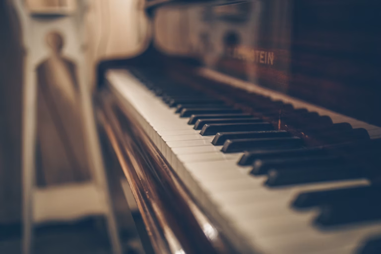 How to Choose the Right Piano for Your Home in Dubai: Beginner’s Guide